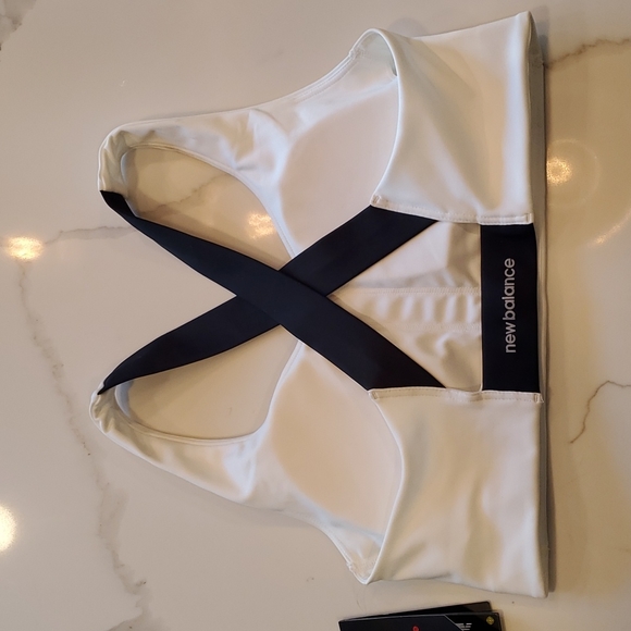 New Balance Sports Bra NWT - Picture 2 of 3